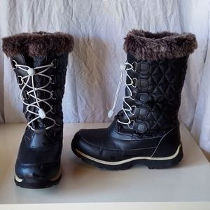 Kids winter boots.